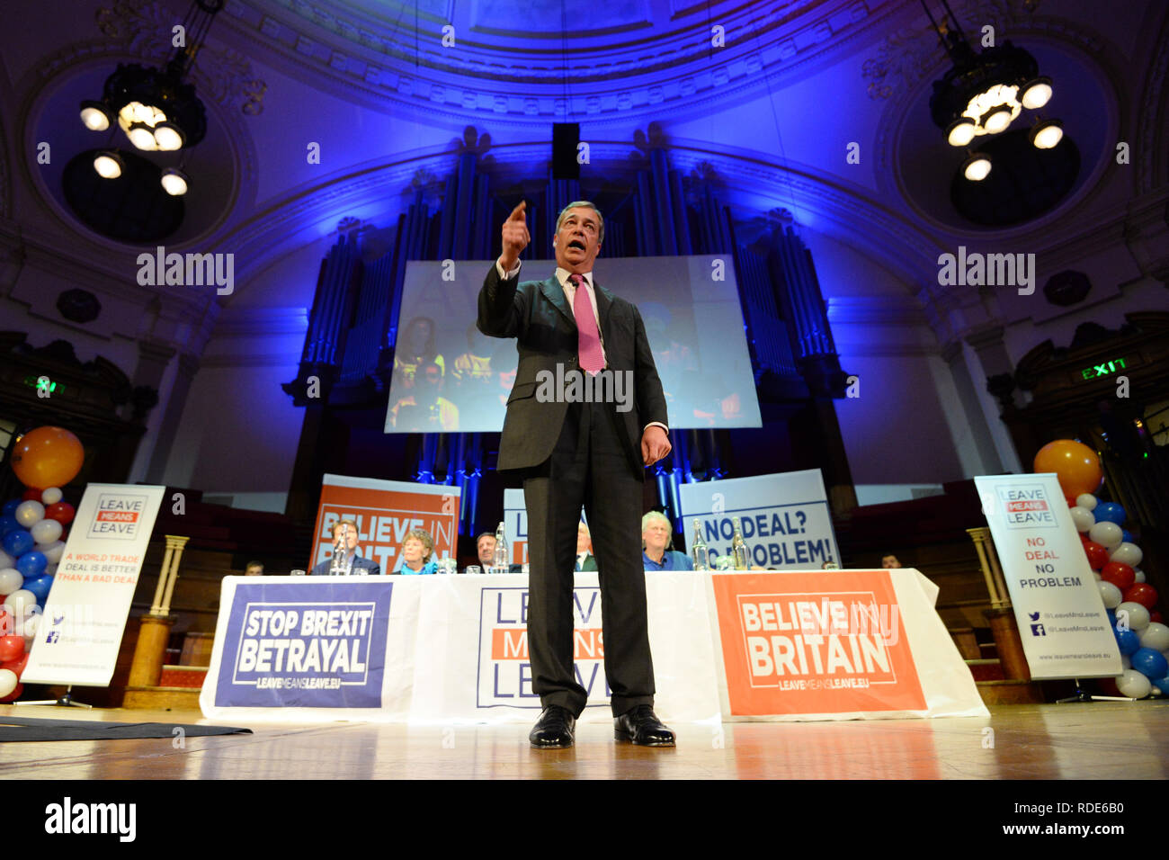 Nigel Farage bei einer Verlassen bedeutet Kundgebung an der Central Hall in London verlassen. Stockfoto