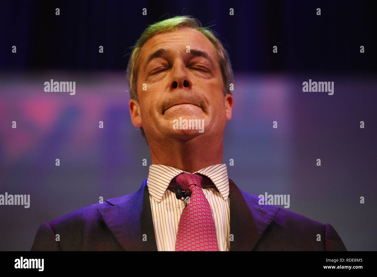 Nigel Farage zu verlassen bedeutet Kundgebung an der Central Hall in London verlassen. Stockfoto