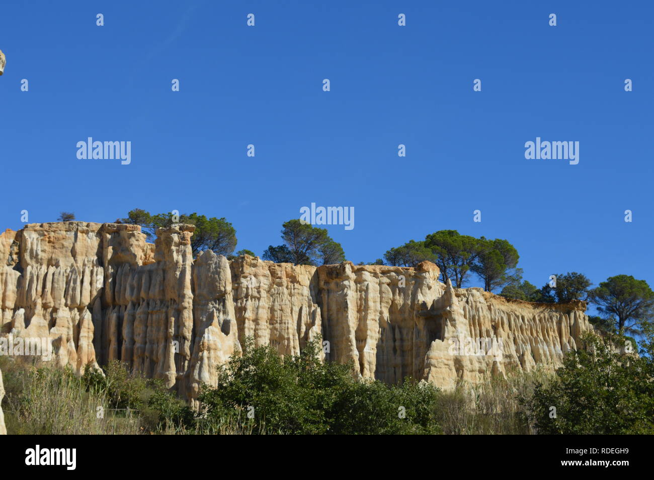 Ein Bild von den Klippen genannt, Les Orgues dlle-sur-Tet im Süden von Frankreich an einem sonnigen Tag. Stockfoto