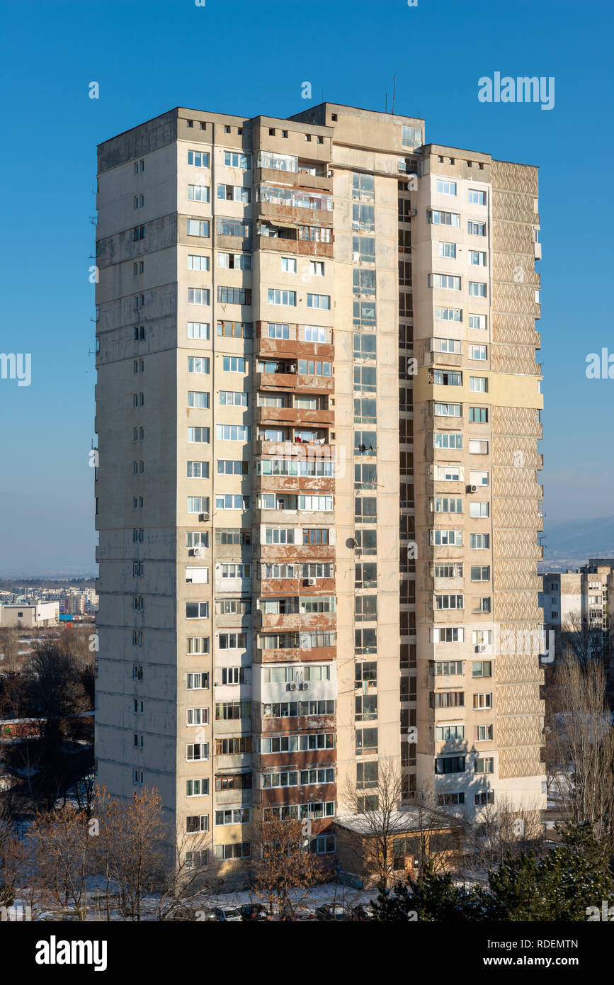 Hässliche Hochhäuser, brutalistische Wohnblocks in Sofia, Bulgarien, Osteuropa, Balkan, EU Stockfoto