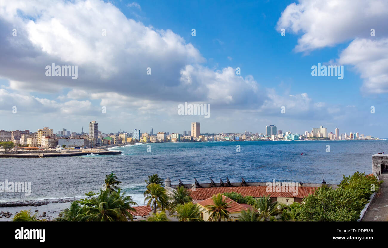 Panoramablick auf die Stadt und die Bucht von Havanna Stockfoto