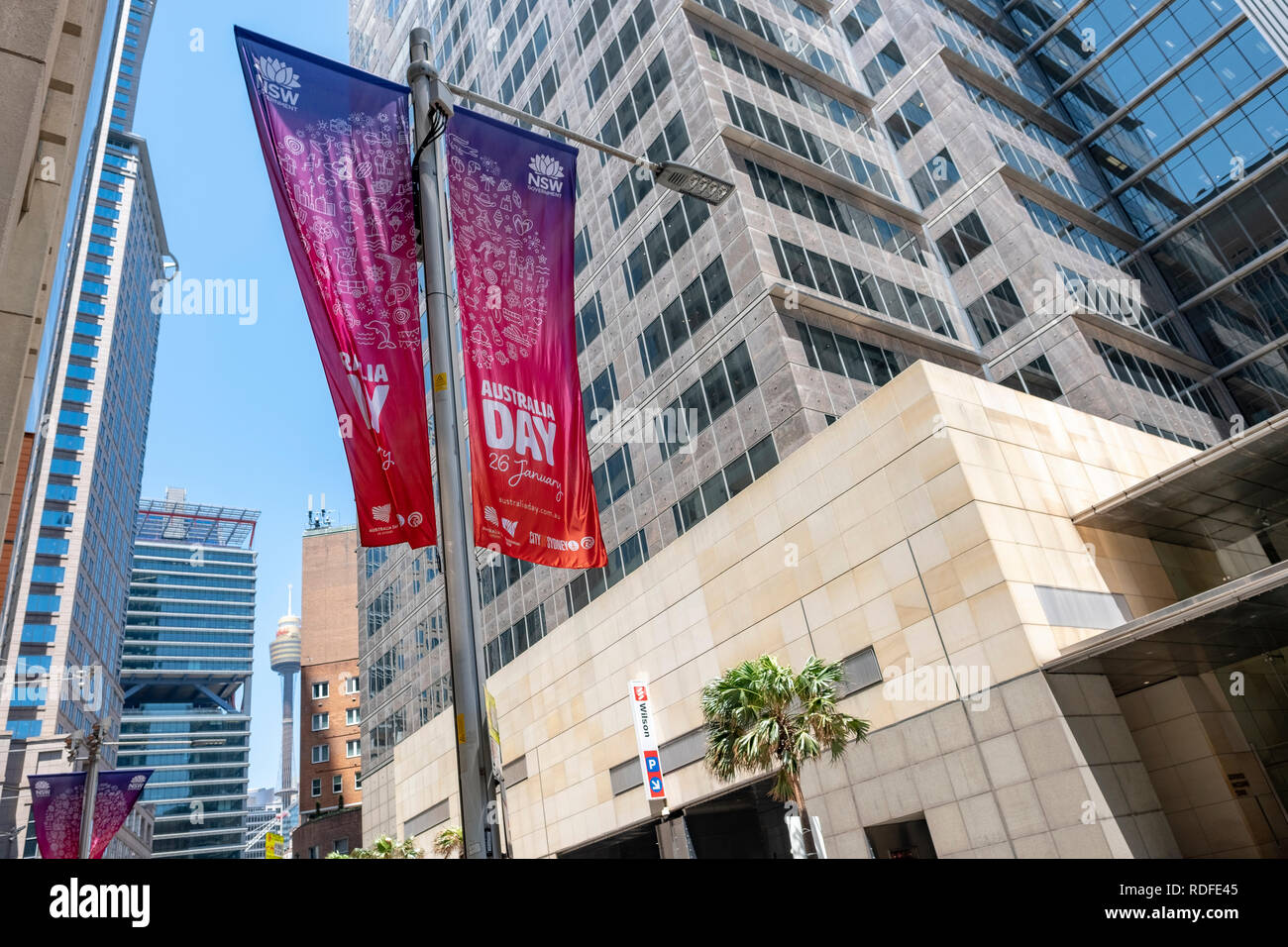 In der Kontroverse in Australien über Australien Tag feiern am 26. Januar, Stadt Sydney errichtet Banner die Gelegenheit zu fördern. Stockfoto