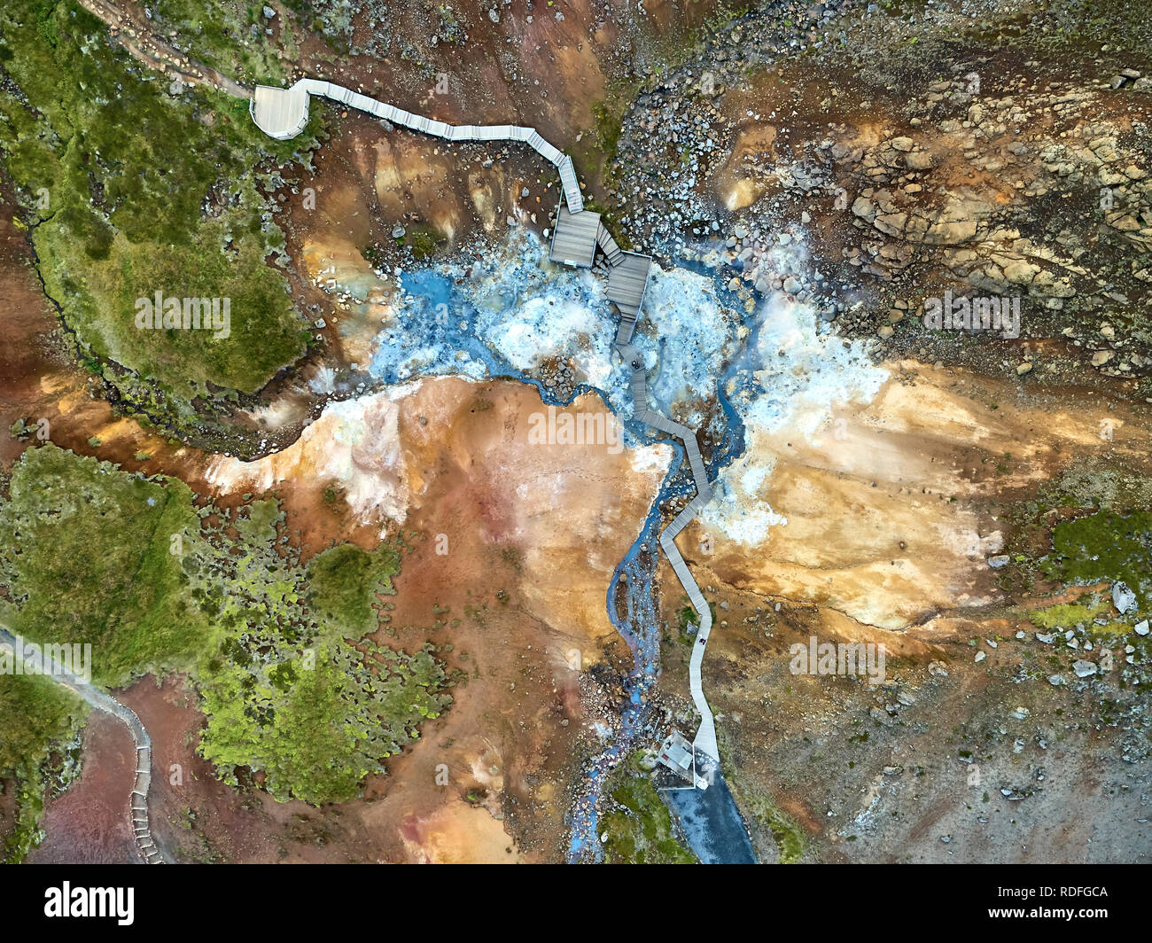 Seltun, Geothermie, Krysuvik, Island. Geothermische Gebiet mit sprudelnden heißen Quellen, Schlammtöpfe und Solfataren. Stockfoto
