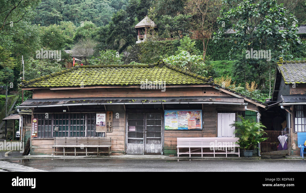 Hualien County, Taiwan - Dez. 4, 2018 - Wanrong Bahnhof Hualien im Wald war einmal ein Japanisches Protokollierung der Stadt. Stockfoto