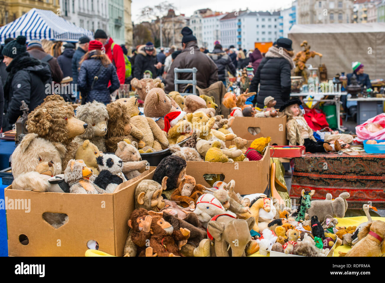 Vienna Naschmarkt Linke Wienzeile Flohmarkt Antikmarkt. Österreich. Stockfoto