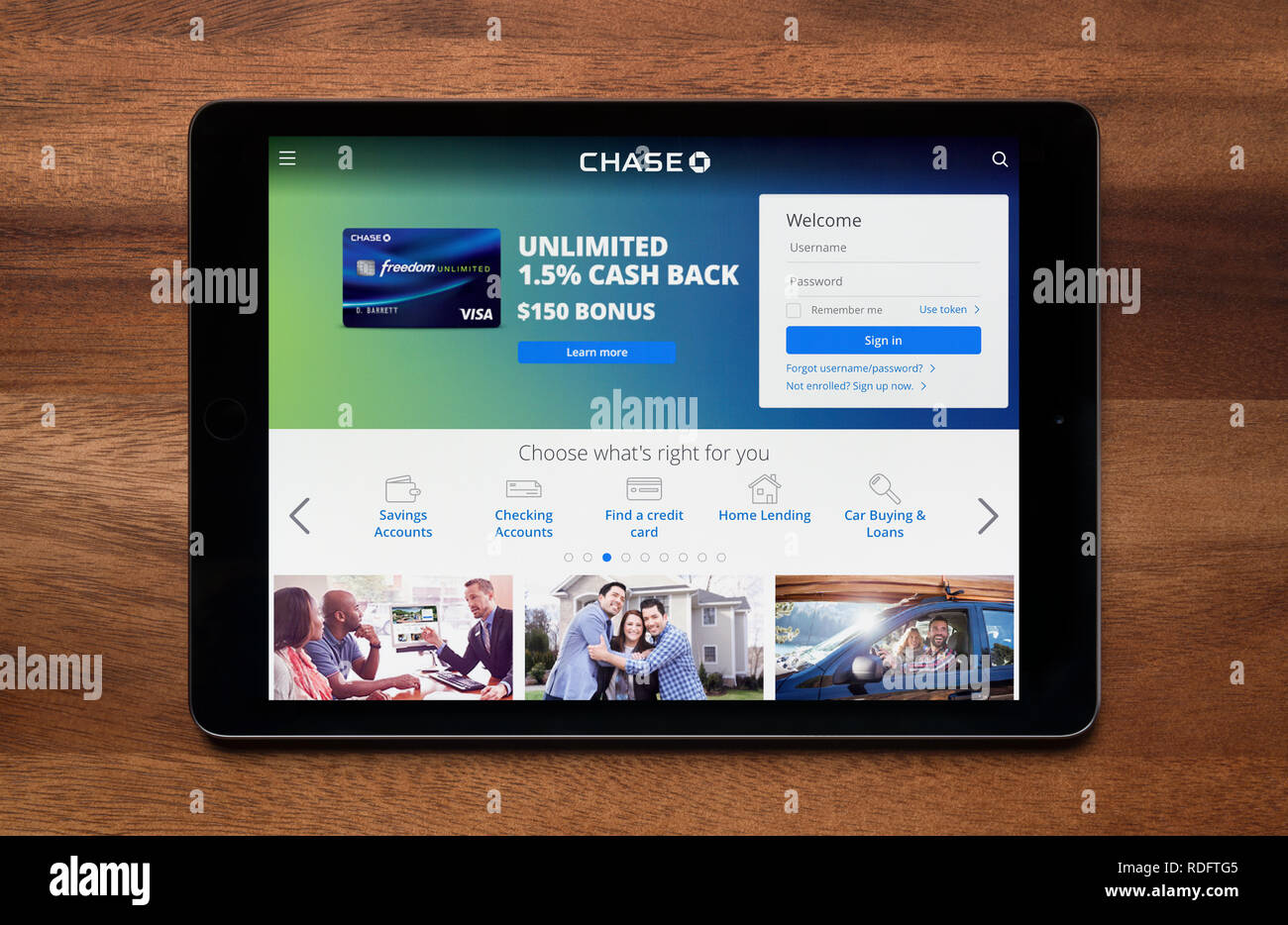 Die Website von Chase Bank gesehen auf einem iPad Tablet, der ruht auf einem Holztisch (nur redaktionelle Nutzung). Stockfoto