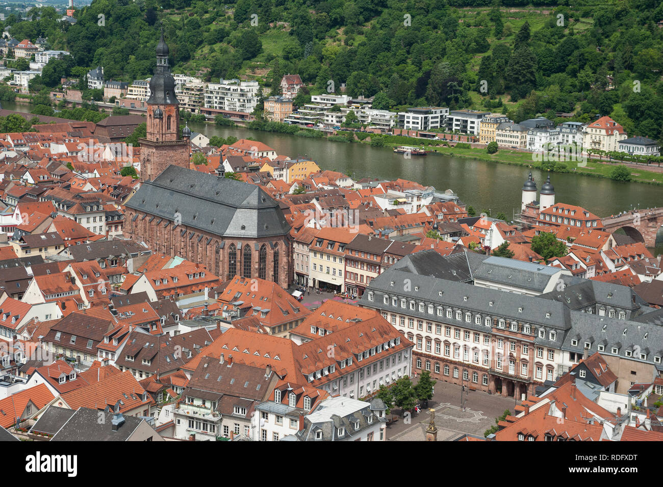 08.06.2017, Heidelberg, Deutschland, Europa - Blick vom Heidelberger Schloss der die Altstadt und das Neckartal. Stockfoto