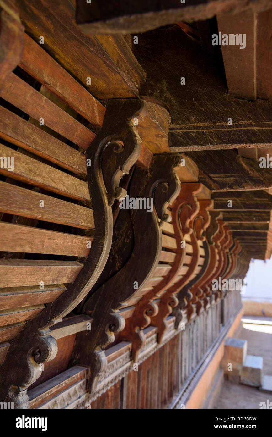 Kunstvolle Holz- details, Padmanabhapuram Palace, typische Keralan Architektur, Tamil Nadu, Indien Stockfoto