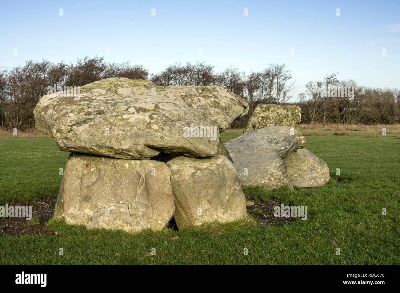 Die Überreste dieser Kammer reichen zurück bis in die Jungsteinzeit. Stockfoto