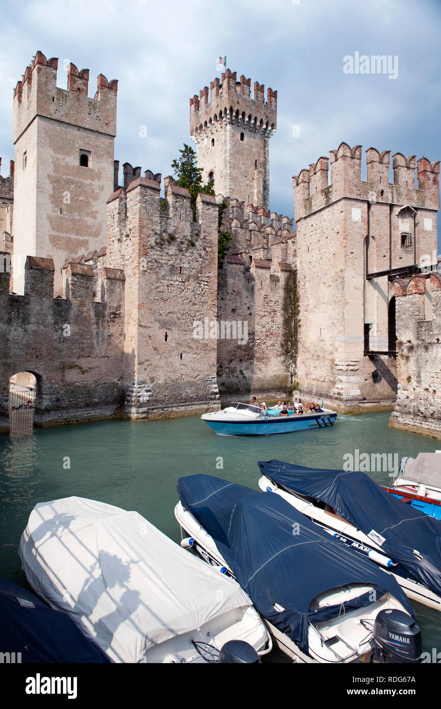 Außenansicht des Castello Scaligero, Sirmione, Brescia, Italien Stockfoto