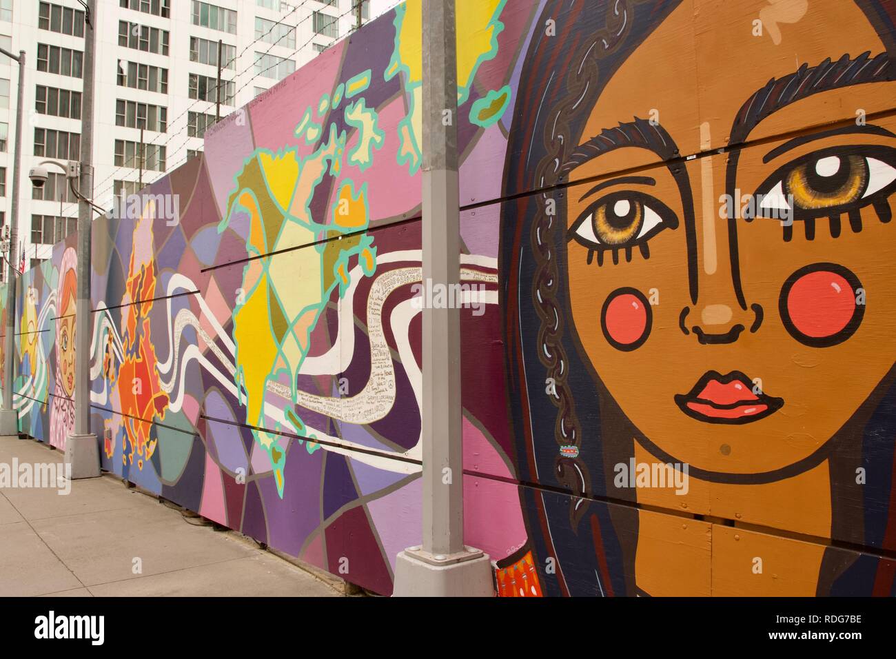 "Eine Welt, wandbild Unsere Kinder", erstellt von artist Chinòn Maria, für UNHCR, das UN-Flüchtlingshilfswerk. Bei Albany Plaza, Manhattan, New York City Stockfoto