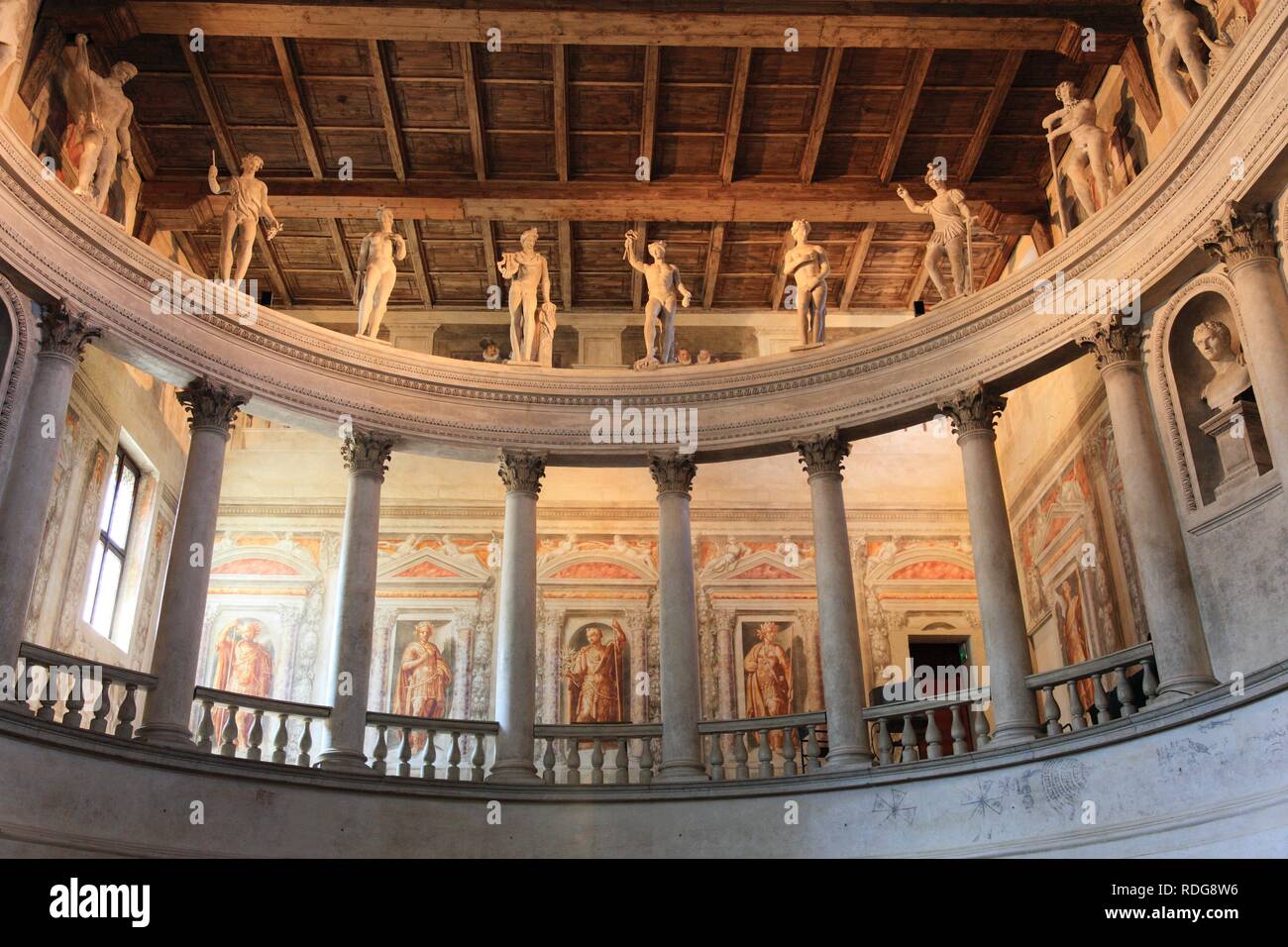 Griechischen Gottheiten auf der Galerie des Teatro all'Antica in Sabbioneta, Weltkulturerbe der UNESCO, Lombardei, Italien, Europa Stockfoto