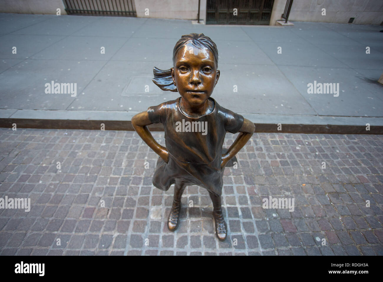 Offenes girl Statue vor der New York Stock Exchange, Wall Street, Manhattan, New York, USA Stockfoto