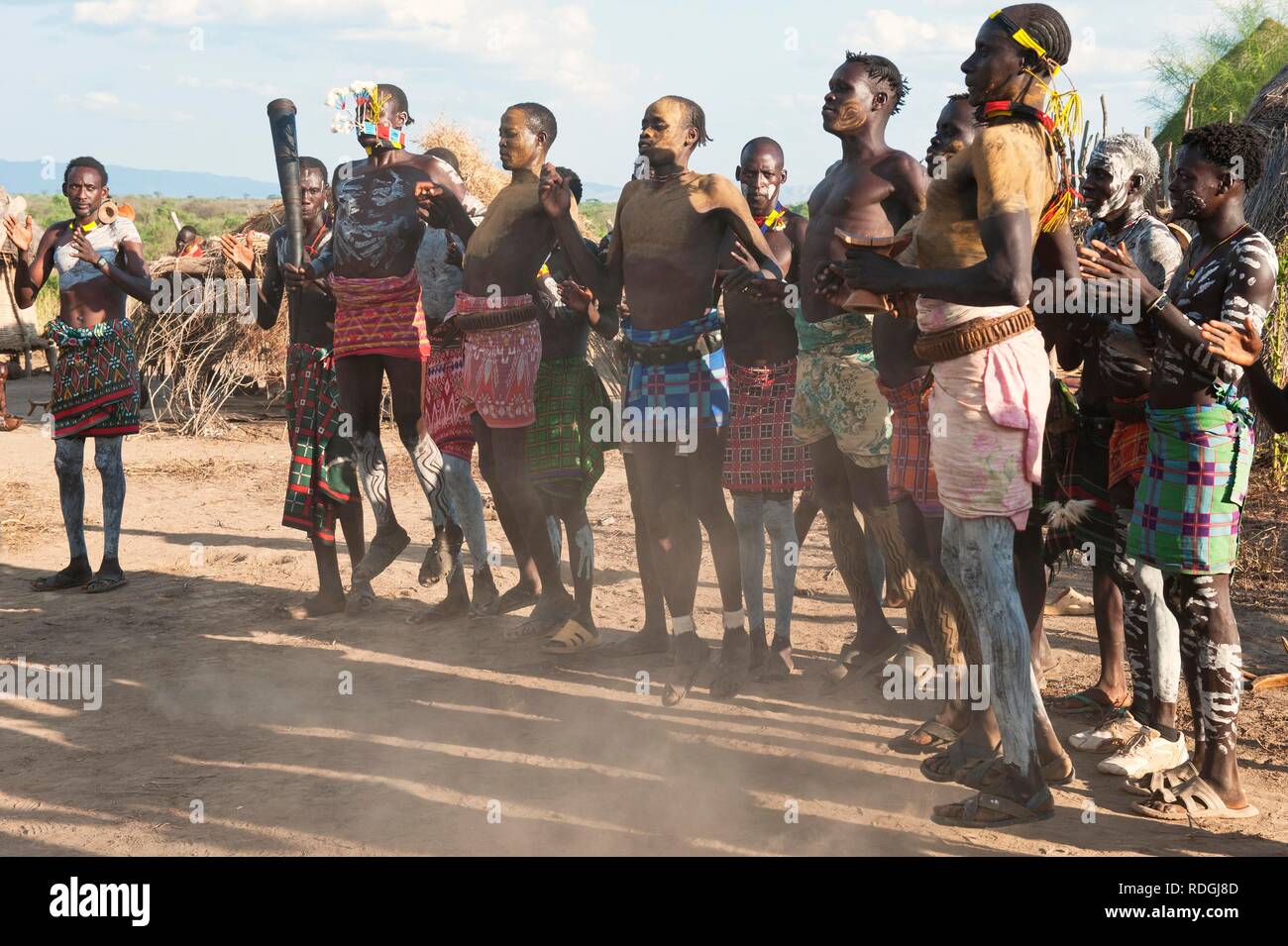 Karo Menschen mit Körper Gemälde an einem Tribal Dance Zeremonie, Omo-tal, südlichen Äthiopien, Afrika Stockfoto