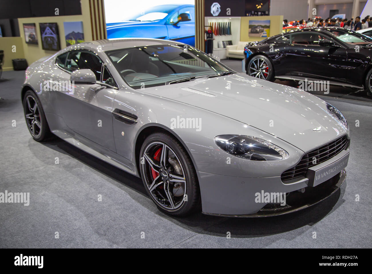 Nonthaburi, Thailand - Dezember 4, 2018: Aston Matin V8 Vantage S Coupé Motor Expo 2018 vorgestellt Stockfoto