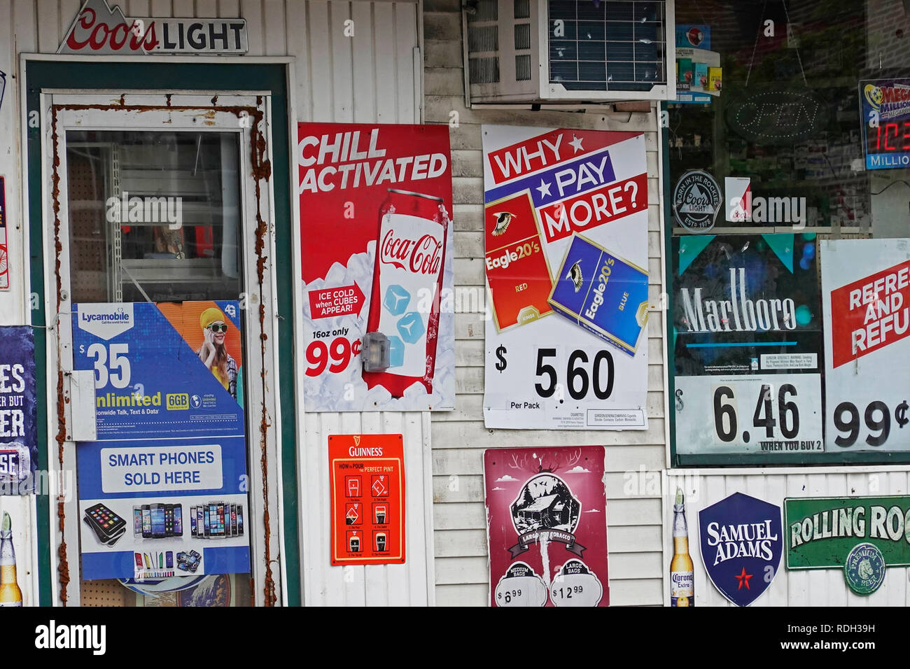 Convenience Store verkaufen Zigaretten New Hampshire Stockfoto