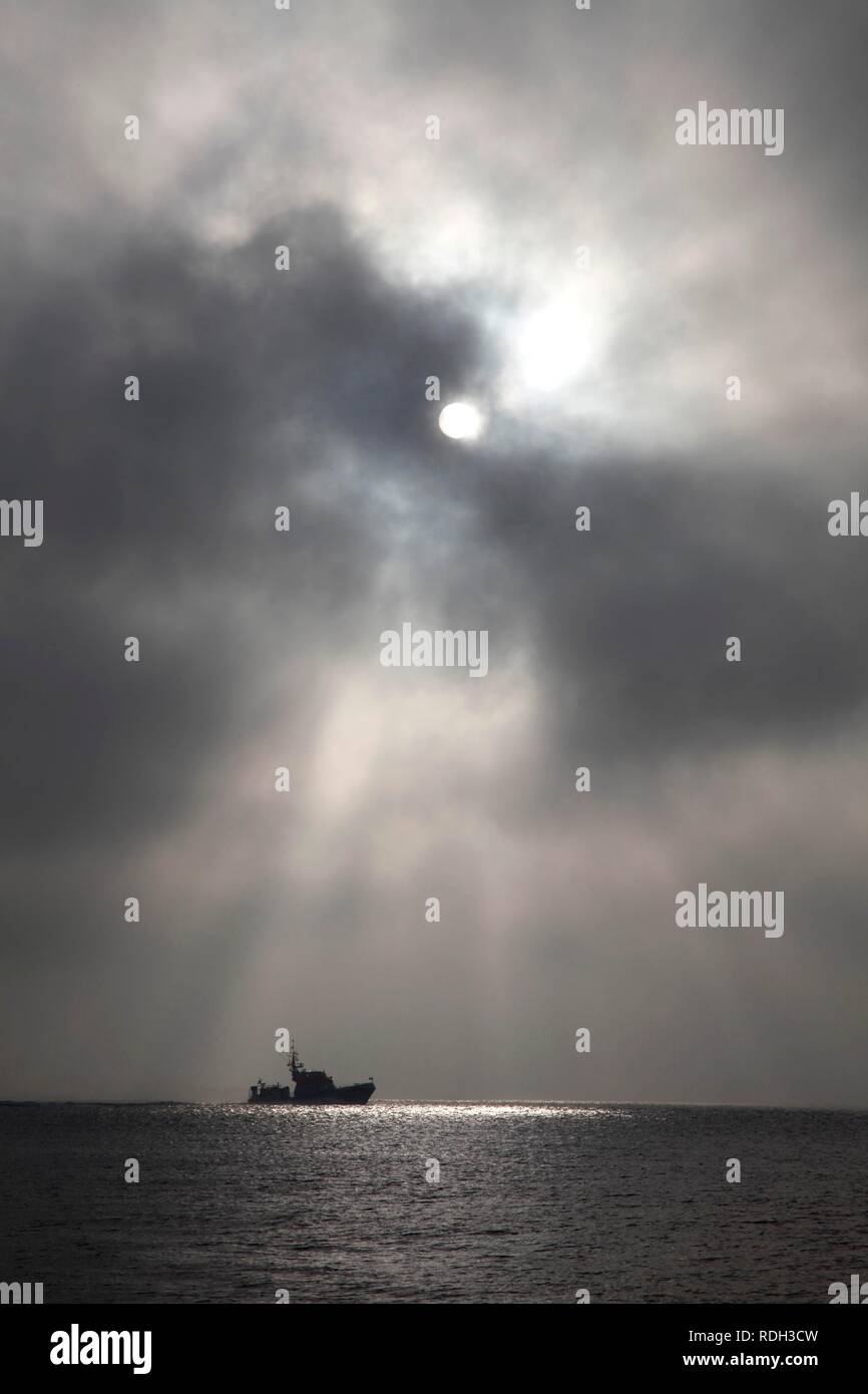 Rettungsboot der Deutschen Sea Rescue Association Kreuzfahrt auf der ostfriesischen Wattenmeer, dramatische Wolken, Spiekeroog Insel Stockfoto