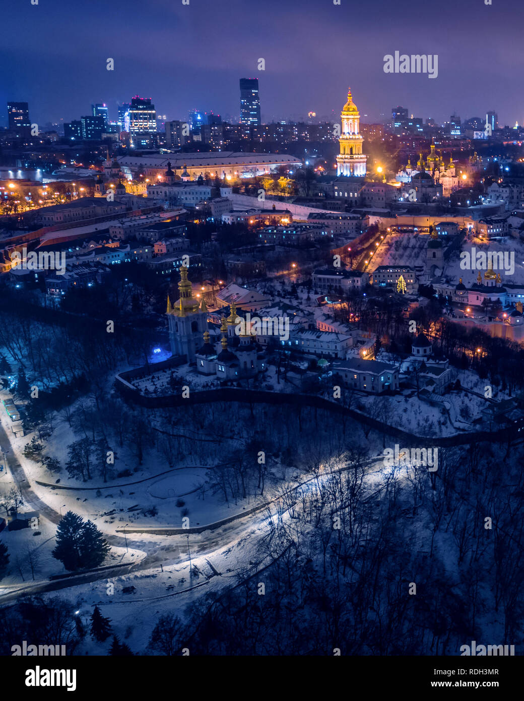 Spektakul re N chtliche Skyline Einer Gro stadt Bei Nacht Kiew spektakul-re-n-chtliche-skyline-einer-gro-stadt-bei-nacht-kiew
