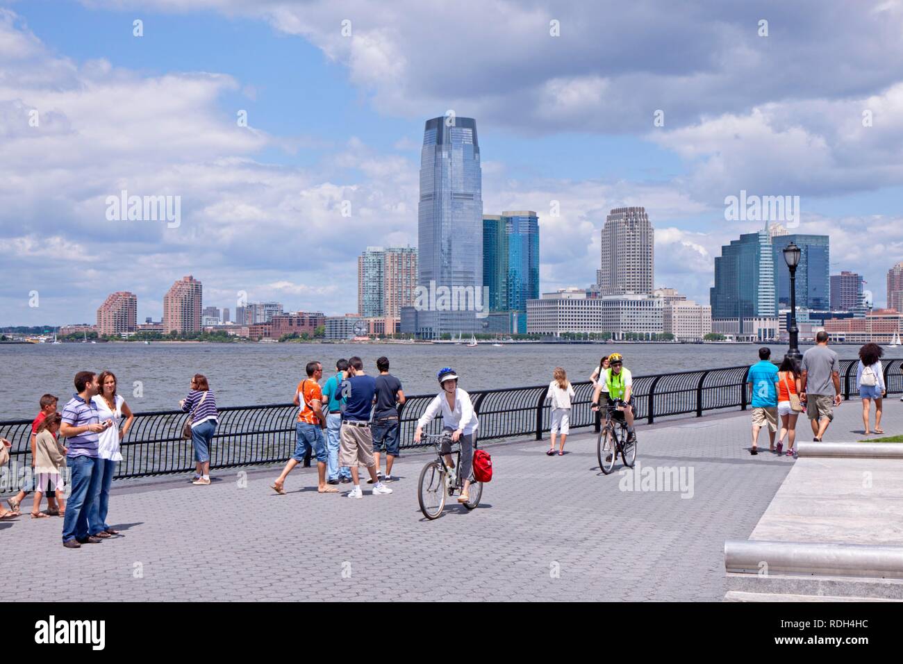 Anzeigen von Jersey City vom Hudson River Park, Manhattan, New York, USA Stockfoto