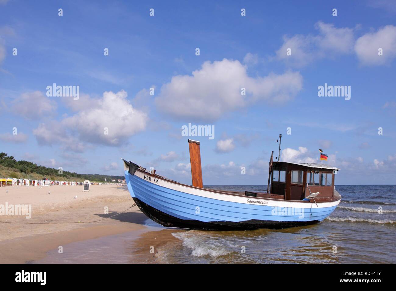 Fischerboot am Strand in Heringsdorf, Insel Usedom, Ostsee, Mecklenburg-Vorpommern Stockfoto