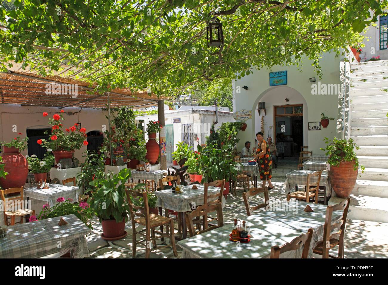 Restaurant, Bergdorf Koronos, Insel Naxos, Kykladen, Ägäis, Griechenland, Europa Stockfoto