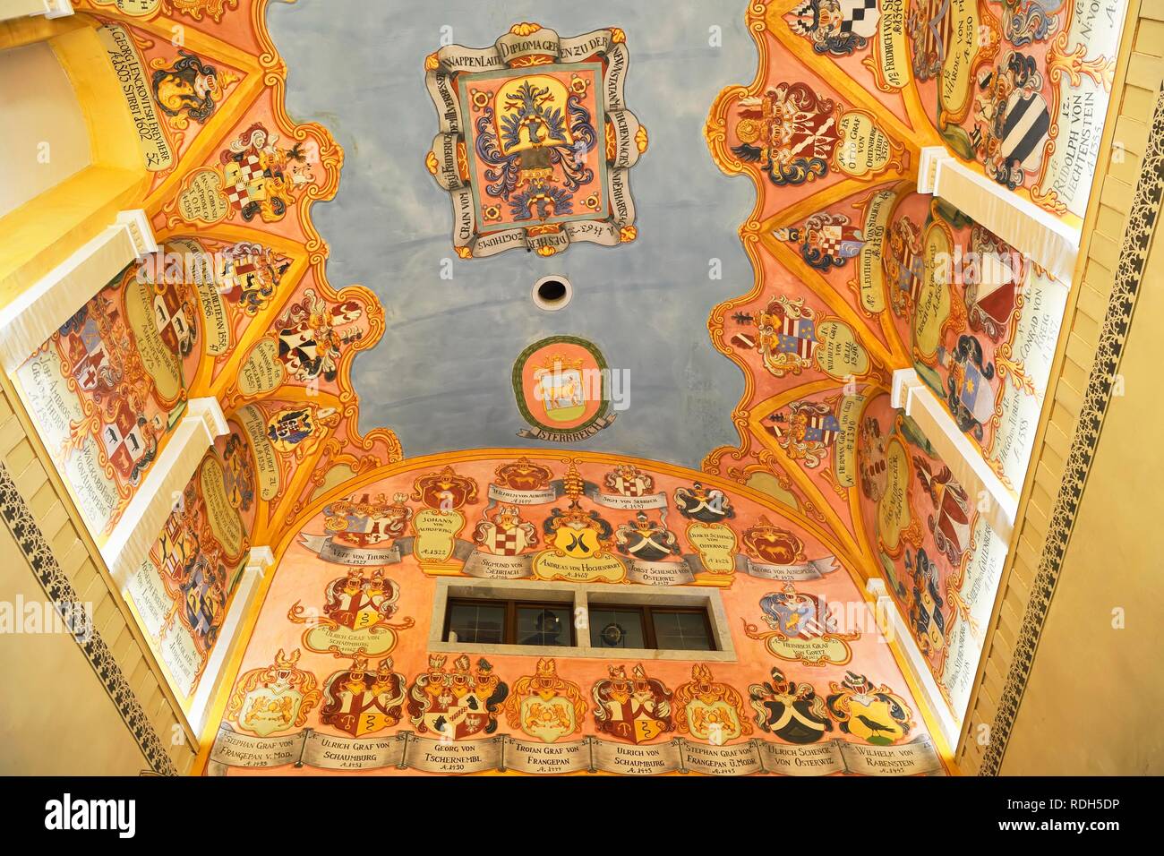 Innenansicht mit Wandmalereien, Kapelle St. Georg, Schloss, Ljubljana, Slowenien Stockfoto