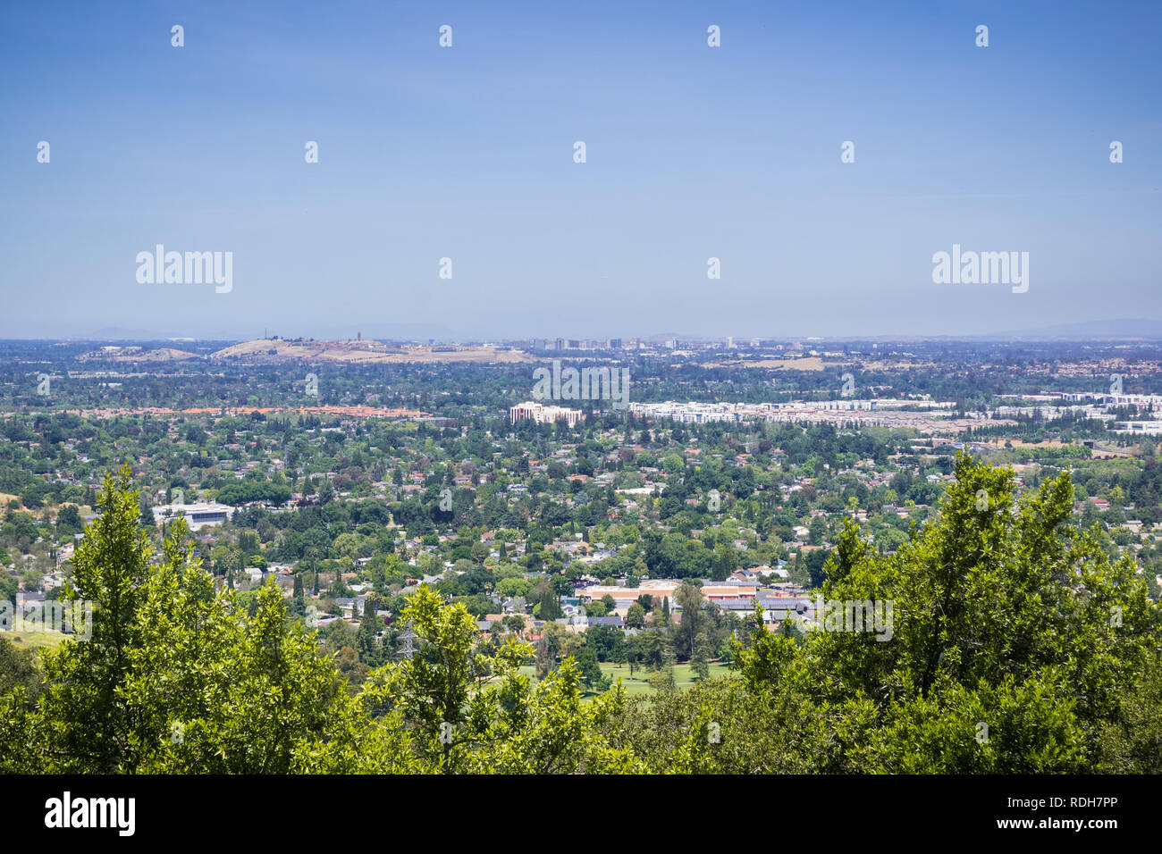 Blick in Richtung Kommunikation Hill und der Innenstadt von San Jose aus Santa Teresa County Park, San Francisco Bay Area, Kalifornien Stockfoto