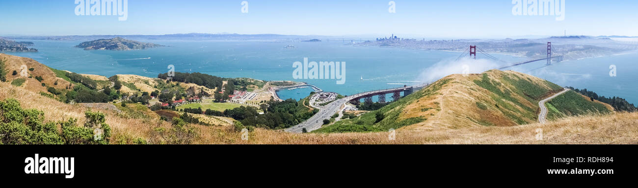 Panoramablick auf die Bucht von San Francisco, die Golden Gate Bridge, Angel Island und dem Finanzviertel, Kalifornien Stockfoto