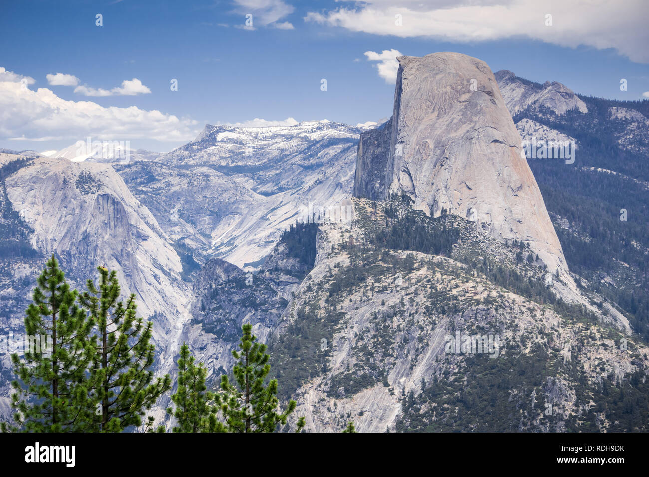 Blick auf den Half Dome, Yosemite National Park, Kalifornien Stockfoto