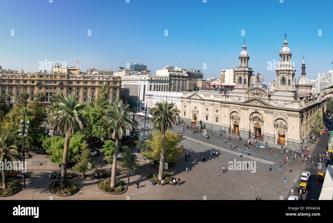 Luftaufnahme von Plaza de Armas Square und der Metropolitan Kathedrale Santiago - Santiago, Chile Stockfoto