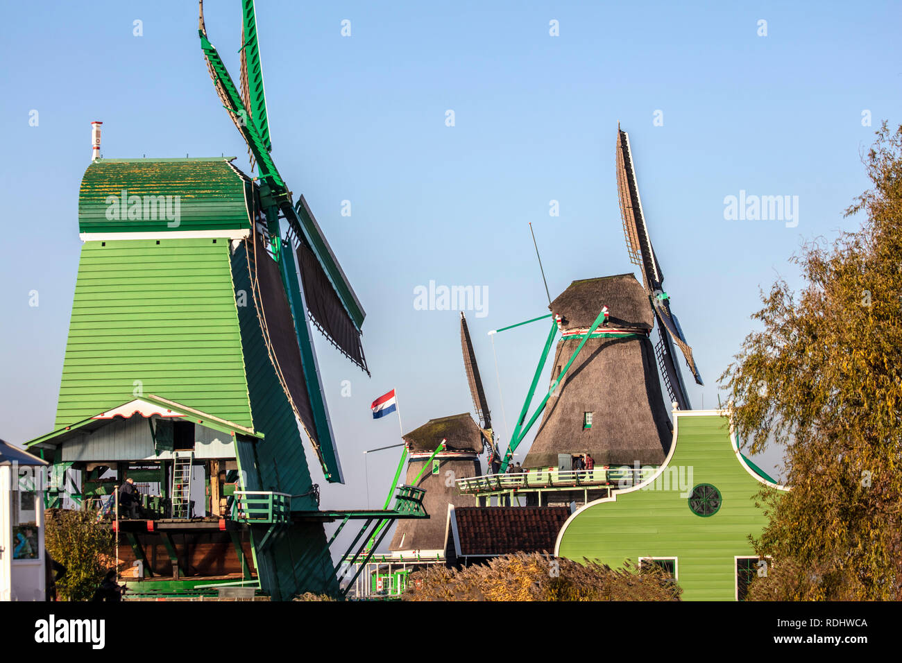 Niederlande, "Zaanse Schans" in Zaandam, Open air touristische Attraktion mit Windmühlen und Häuser, vor allem aus dem 17. und 18. Jahrhundert. Stockfoto