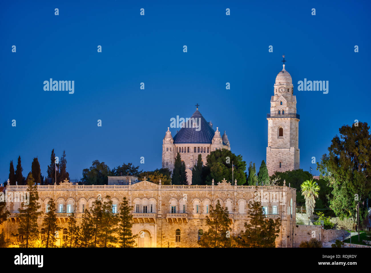 Blick auf die Kirche von 1352 die Abtei auf dem Berg Zion, Jerusalem, Israel. Bei Nacht Religion Sehenswürdigkeit antike Gebäude Stockfoto