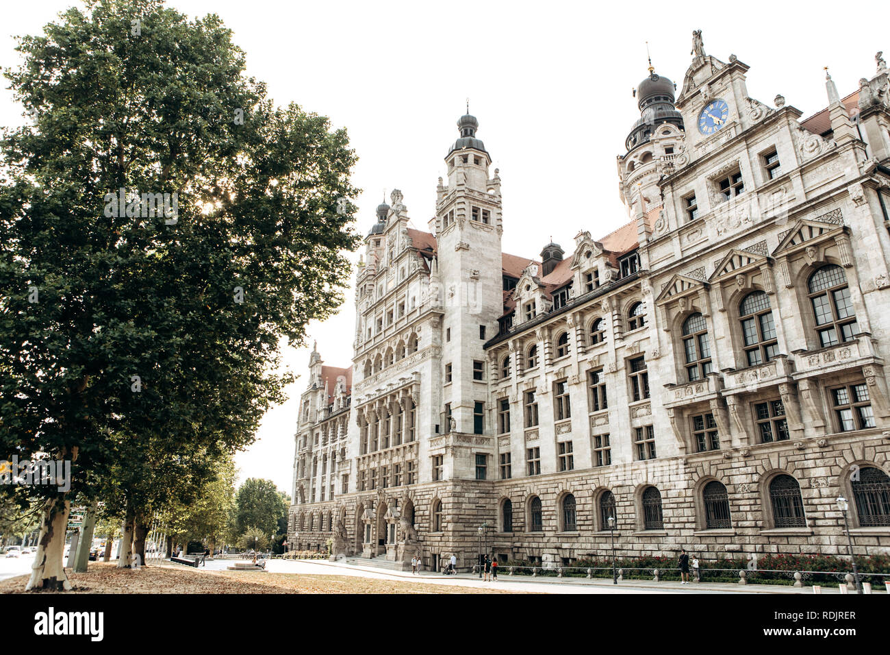 Blick auf einem schönen historischen Gebäude in Leipzig in Deutschland in einem Herbst sonniger Tag. Wahrzeichen der Stadt oder touristischen Ort Stockfoto