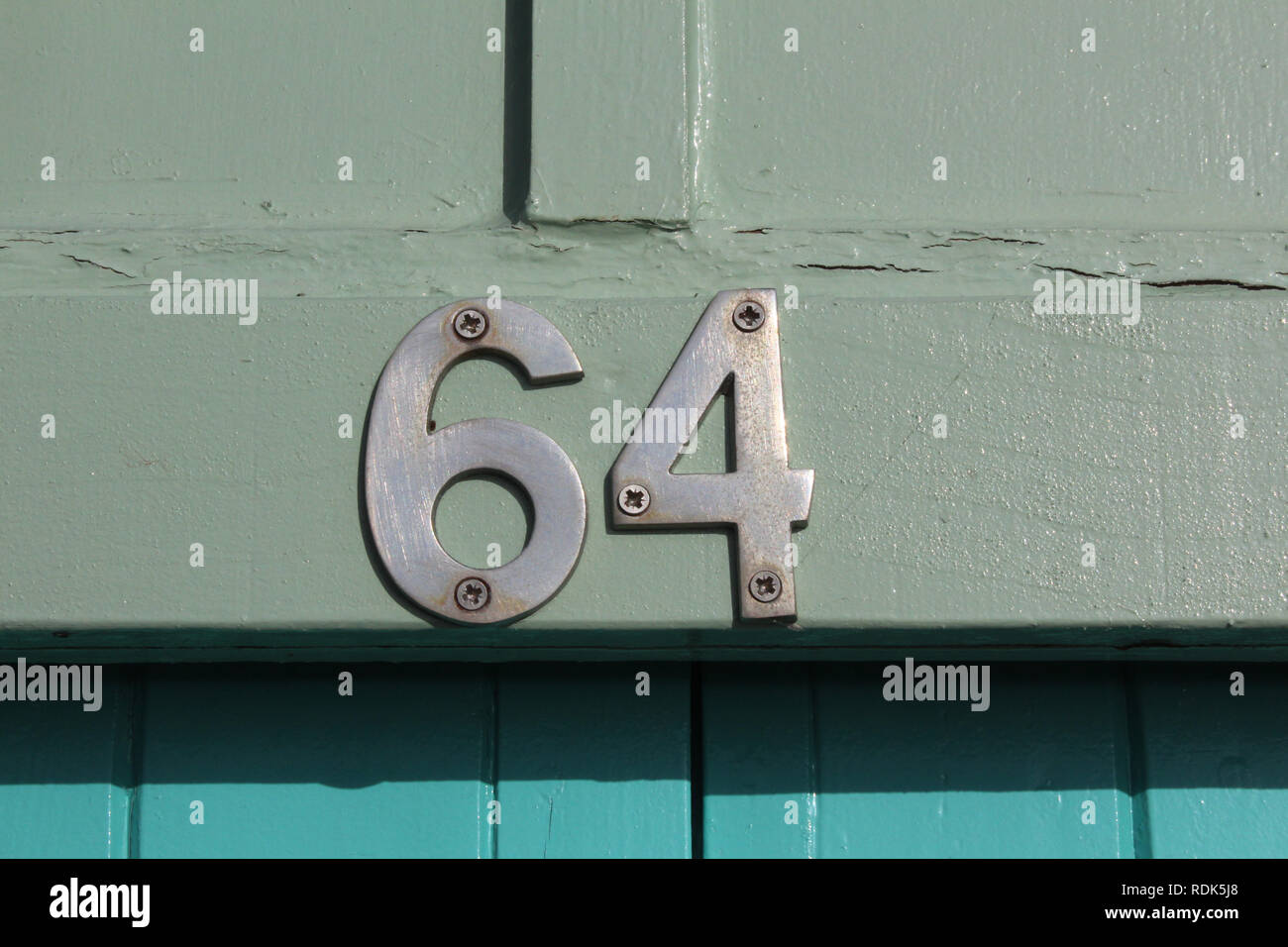 Nummer 64 Zeichen in der Holzhütte, Brighton, England, close-up Stockfoto