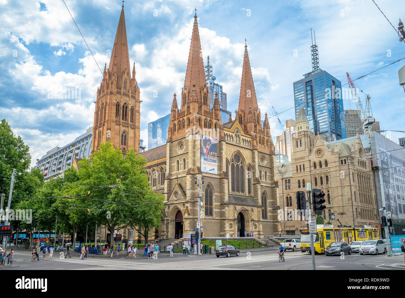 Melbourne, Australien - 28 Dezember, 2018: die St Paul's Kathedrale, entworfen von großen Englischen Gothic Revival Architekten William Butterfield und in Abgeschlossen Stockfoto