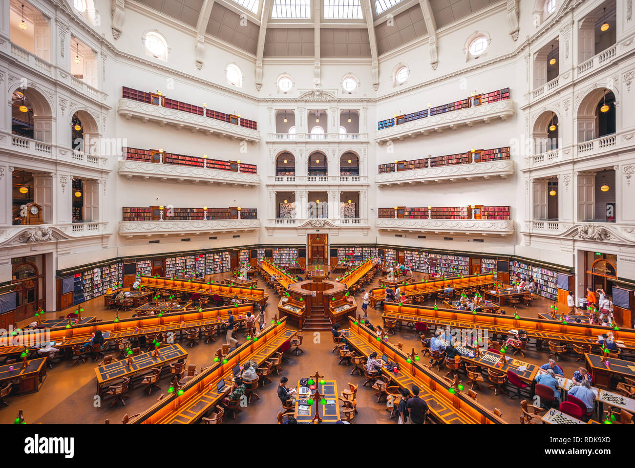 Melbourne, Australien - 29 Dezember, 2018: Die La Trobe Lesesaal der Staatsbibliothek von Victoria, die mehr als eine Million Bücher und bis zu 600 zu halten, Stockfoto