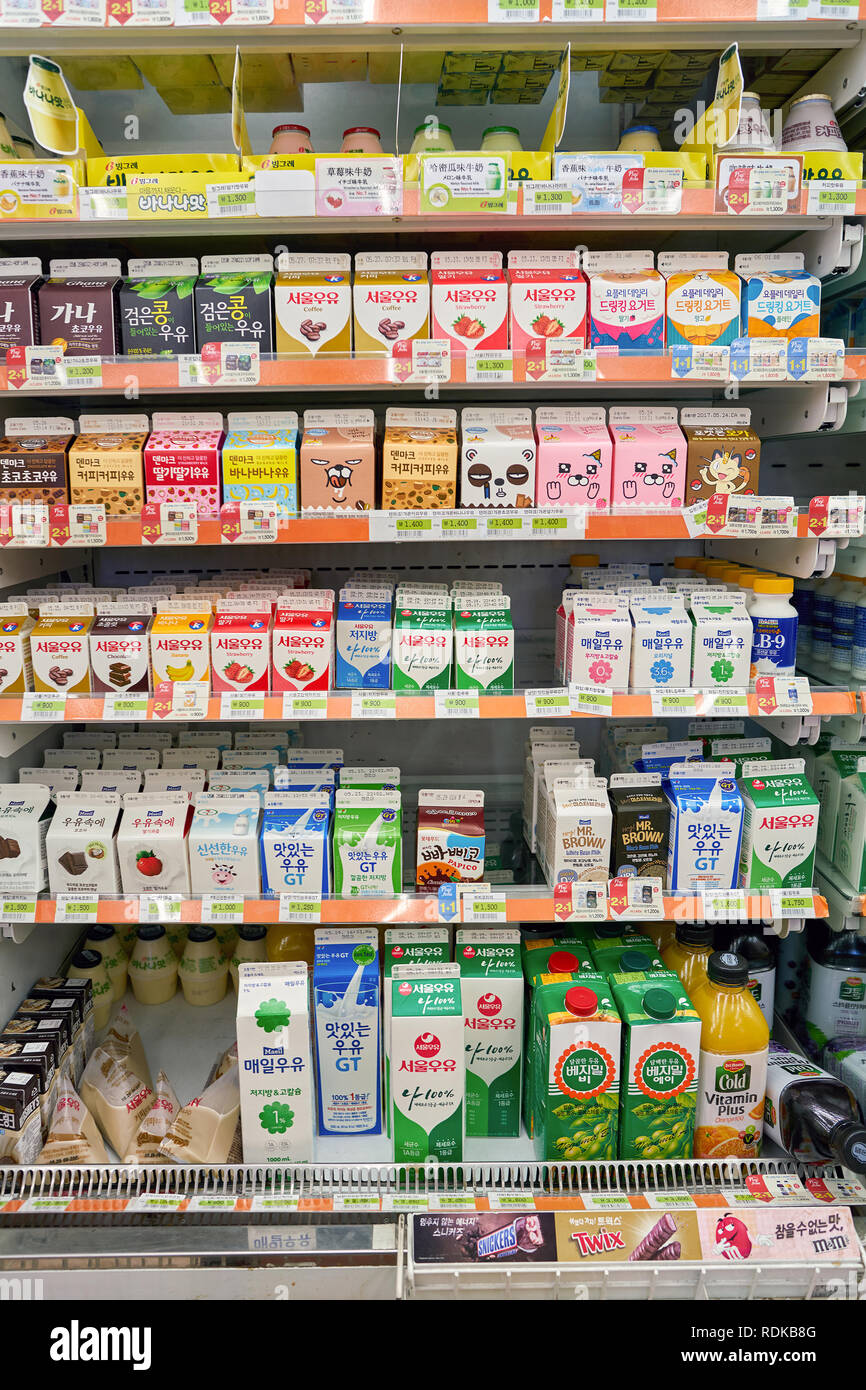 Seoul Sudkorea Ca Mai 2017 Innerhalb 7 11 Convenience Store Anmelden 7 Eleven Ist Eine Internationale Kette Von Convenience Stores Stockfotografie Alamy