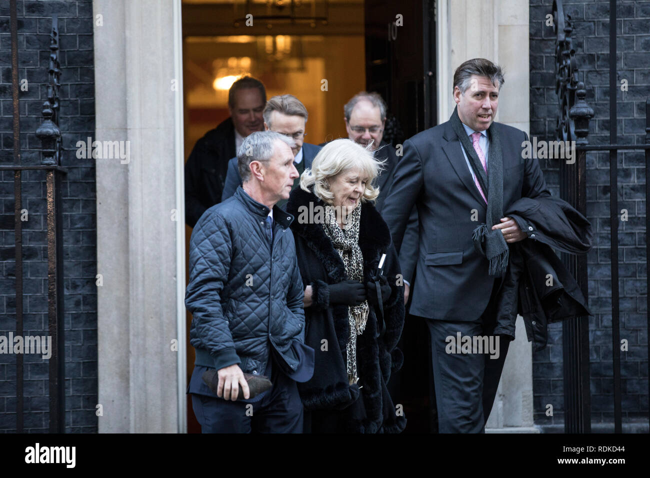Die 1922 Ausschuss, (L - R) Nigel Evans, Charles Walker, Cheryl Gillan und Graham Brady (Vorsitzender) lassen Nr. 10 Downing Street, Whitehall, London, UK Stockfoto