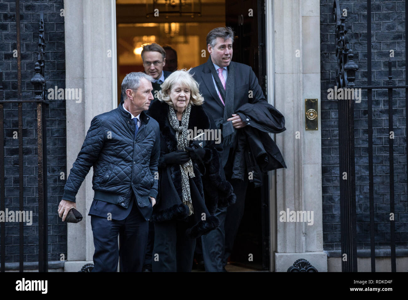 Die 1922 Ausschuss, (L - R) Nigel Evans, Charles Walker, Cheryl Gillan und Graham Brady (Vorsitzender) lassen Nr. 10 Downing Street, Whitehall, London, UK Stockfoto