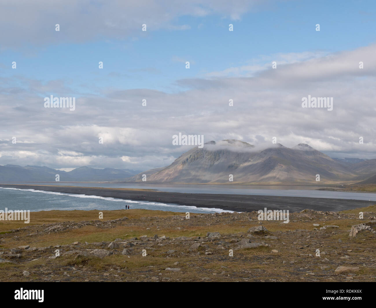 Schwarzer Strand bei Hvalnes in Island Stockfoto