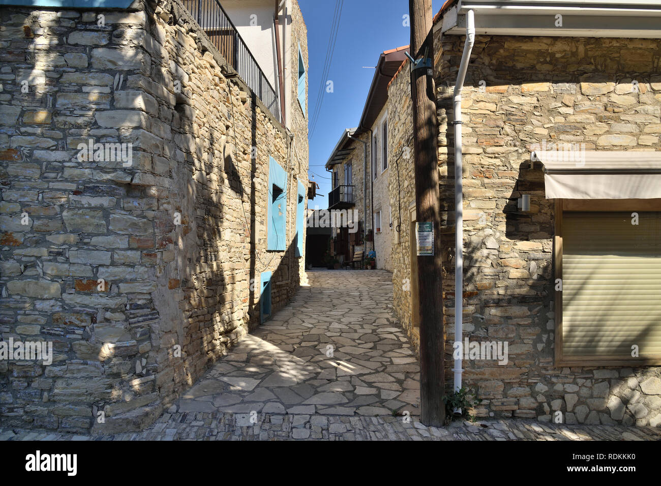 Lefkara, Zypern - 2. November. 2018. Engen Gassen im alten Dorf im Hochland Stockfoto
