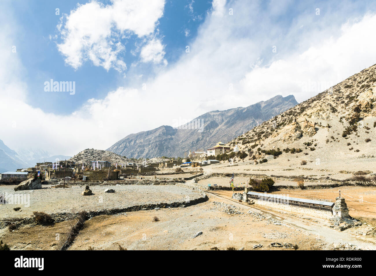 Mani Mauer und Ngawal Dorf, Annapurna Umrundung, Nepal Stockfoto Mani Mauer und Ngawal Dorf, Annapurna Umrundung, Nepal Stockfoto