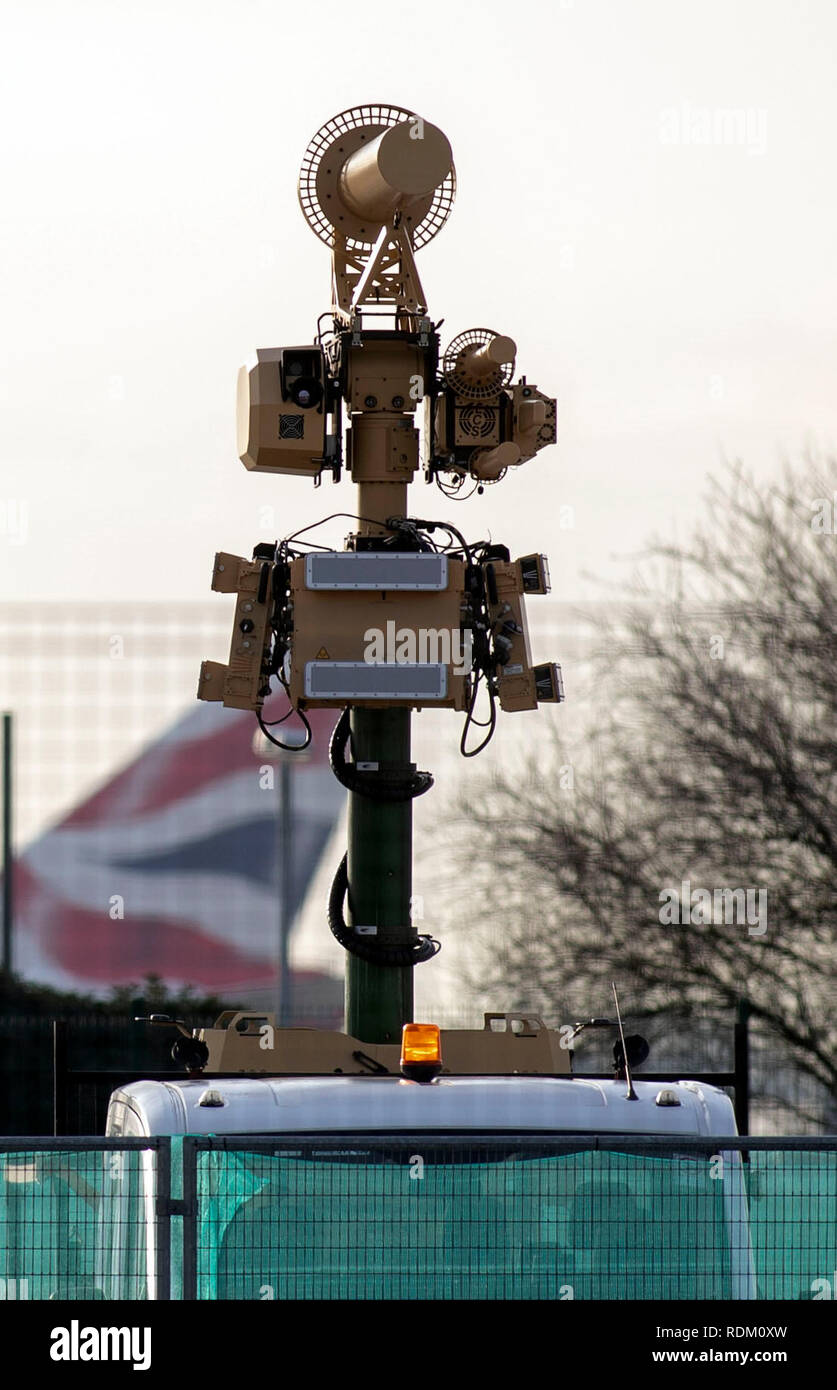 Die AUDS (Anti-UAV Defense System) anti-Drohnensystem, die Erkennen,  Verfolgen und Boden Drohnen, auf einem Fahrzeug am Flughafen Heathrow in  London eingesetzt. Abflüge vom Flughafen wurden vorübergehend am 8. Januar  nach Berichten zu