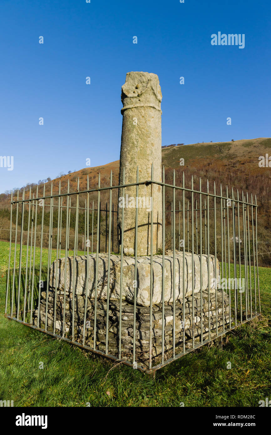 Elisegs Säule a 9. Jahrhundert Stein Denkmal von Fürst Cyngen ap Cadell von Powys in der Nähe von Valle Crucis Abbey Llangollen Wales Stockfoto