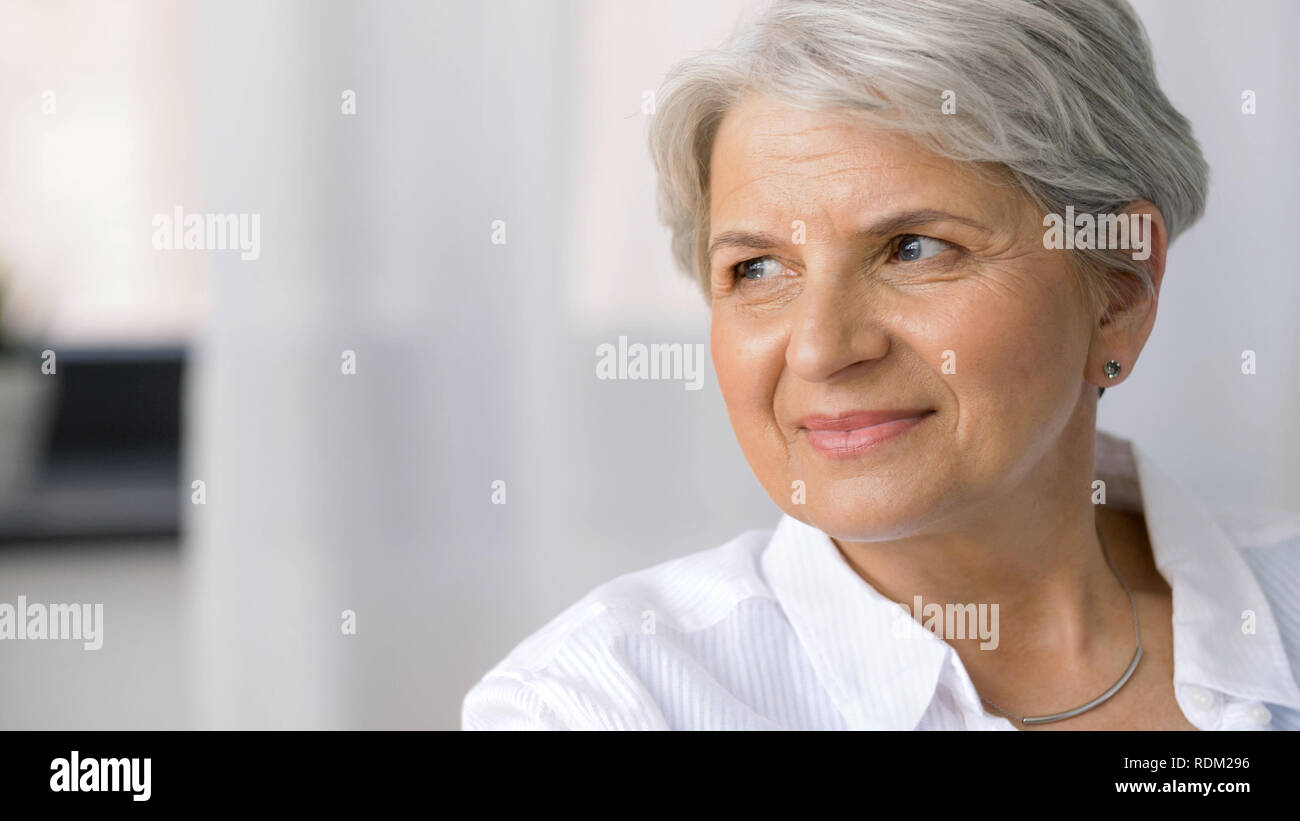 Portrait von lächelnden älteren Frau Stockfoto
