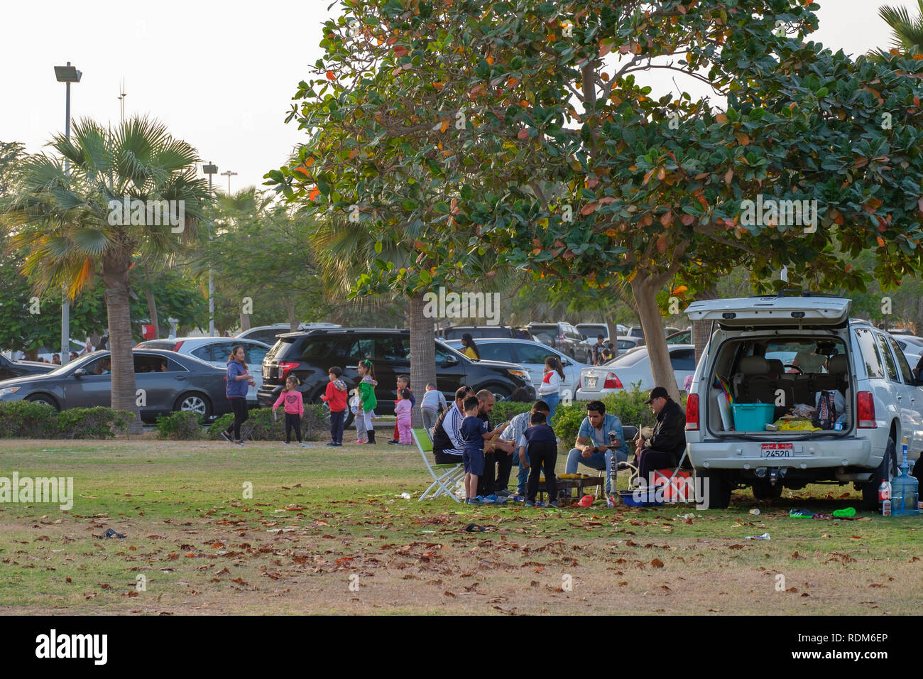 Familie in der YAS Park auf Picknick Stockfoto