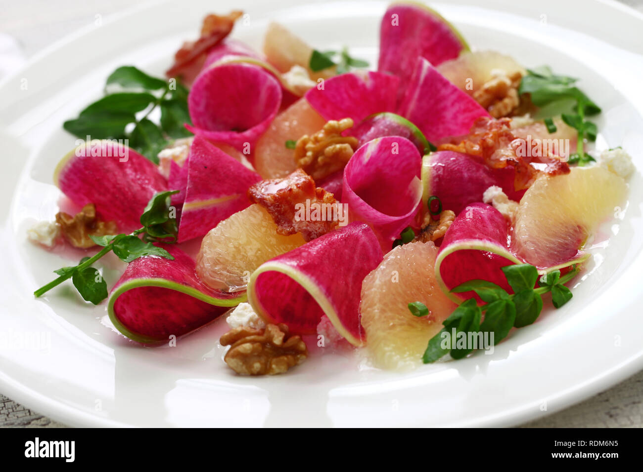 Hausgemachte Wassermelone Rettich Salat Stockfoto