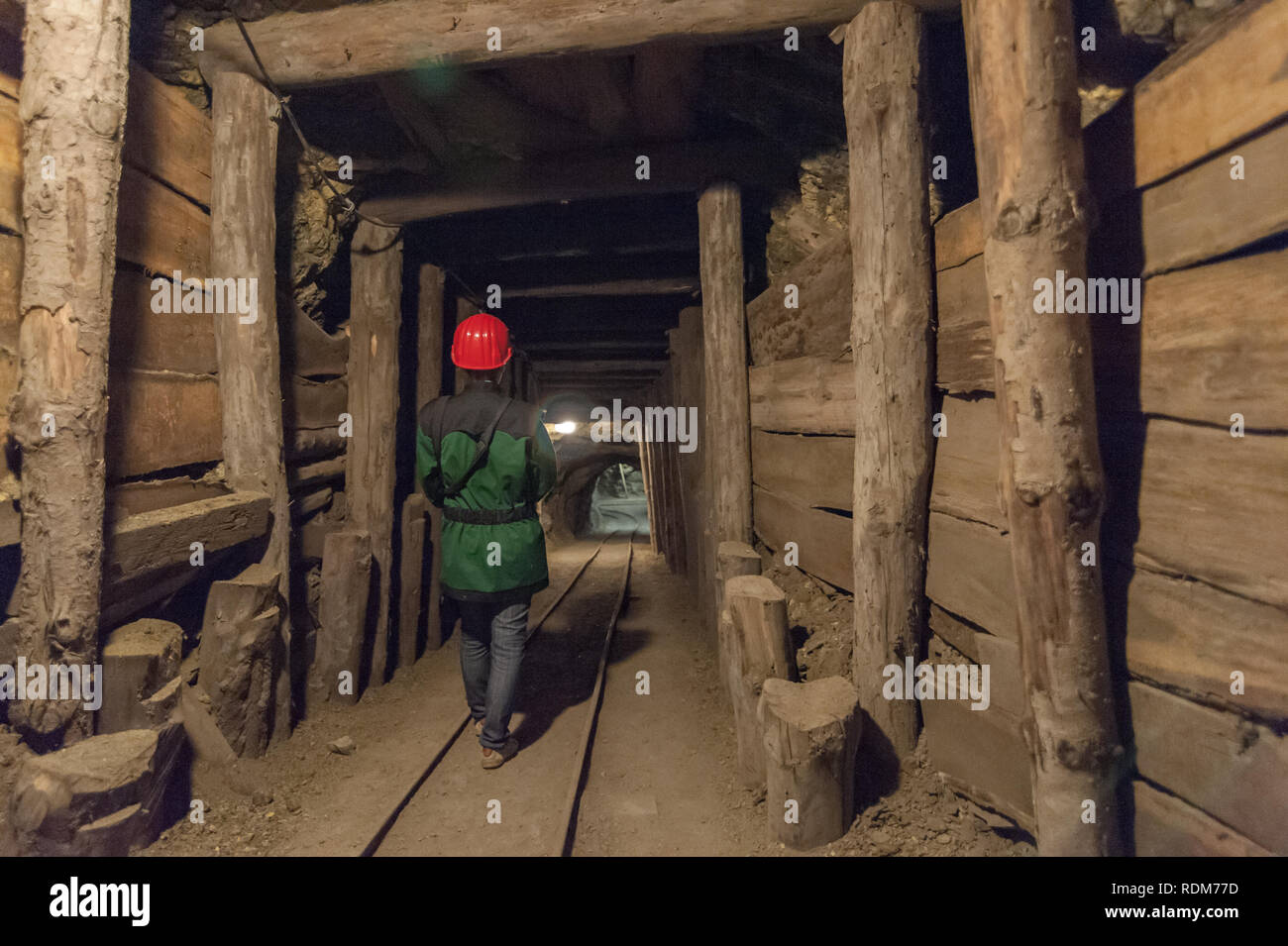 Touristische wandern in Mercury Mine in Idrija, Slowenien Stockfoto