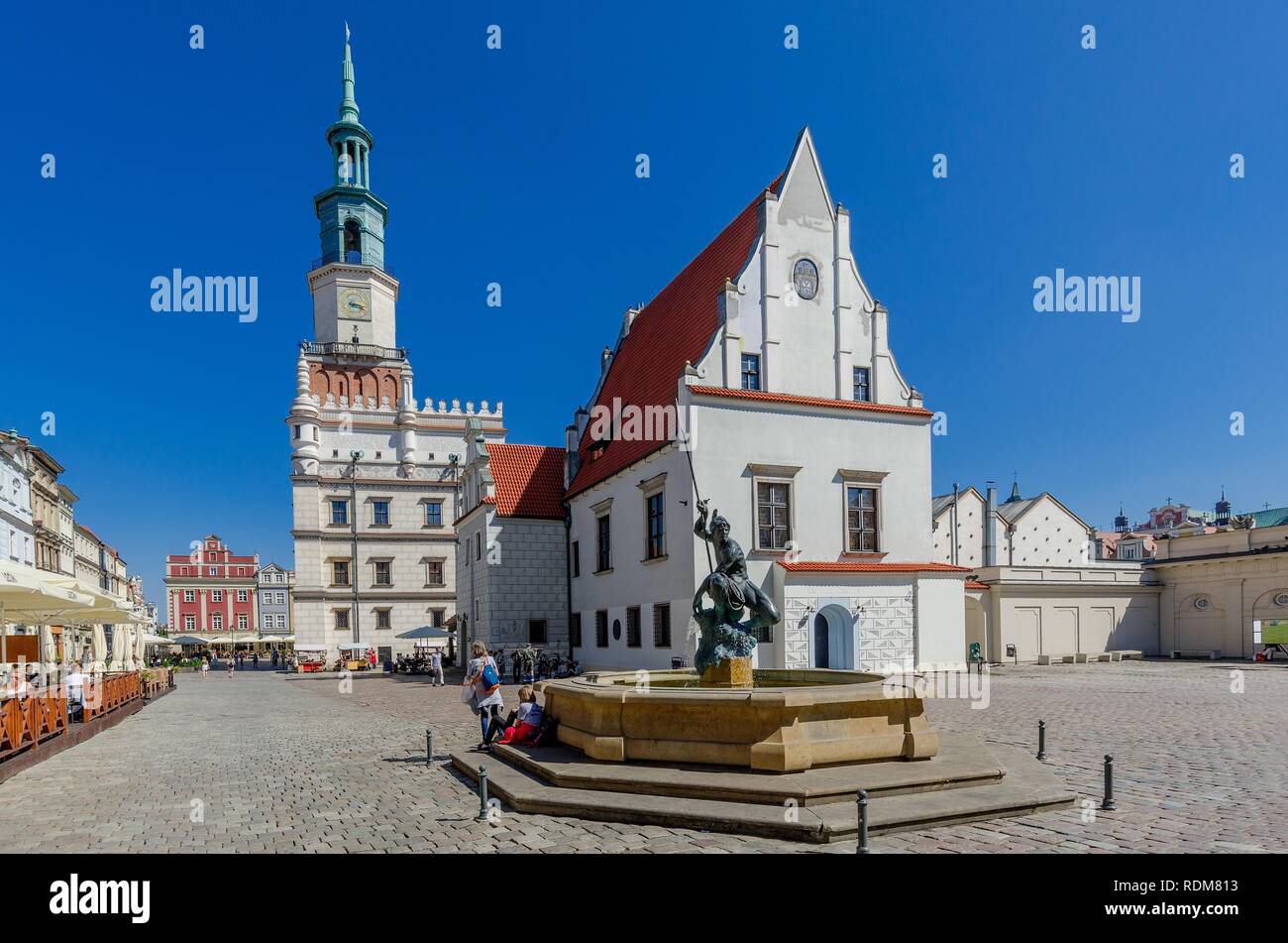 Der Provinz Großpolen Posen/Polen - vom 20. Juli 2018: Springbrunnen von Mars, mit einem Quadratmetergewicht von Haus und Rathaus, Alter Markt, Altstadt, Stockfoto