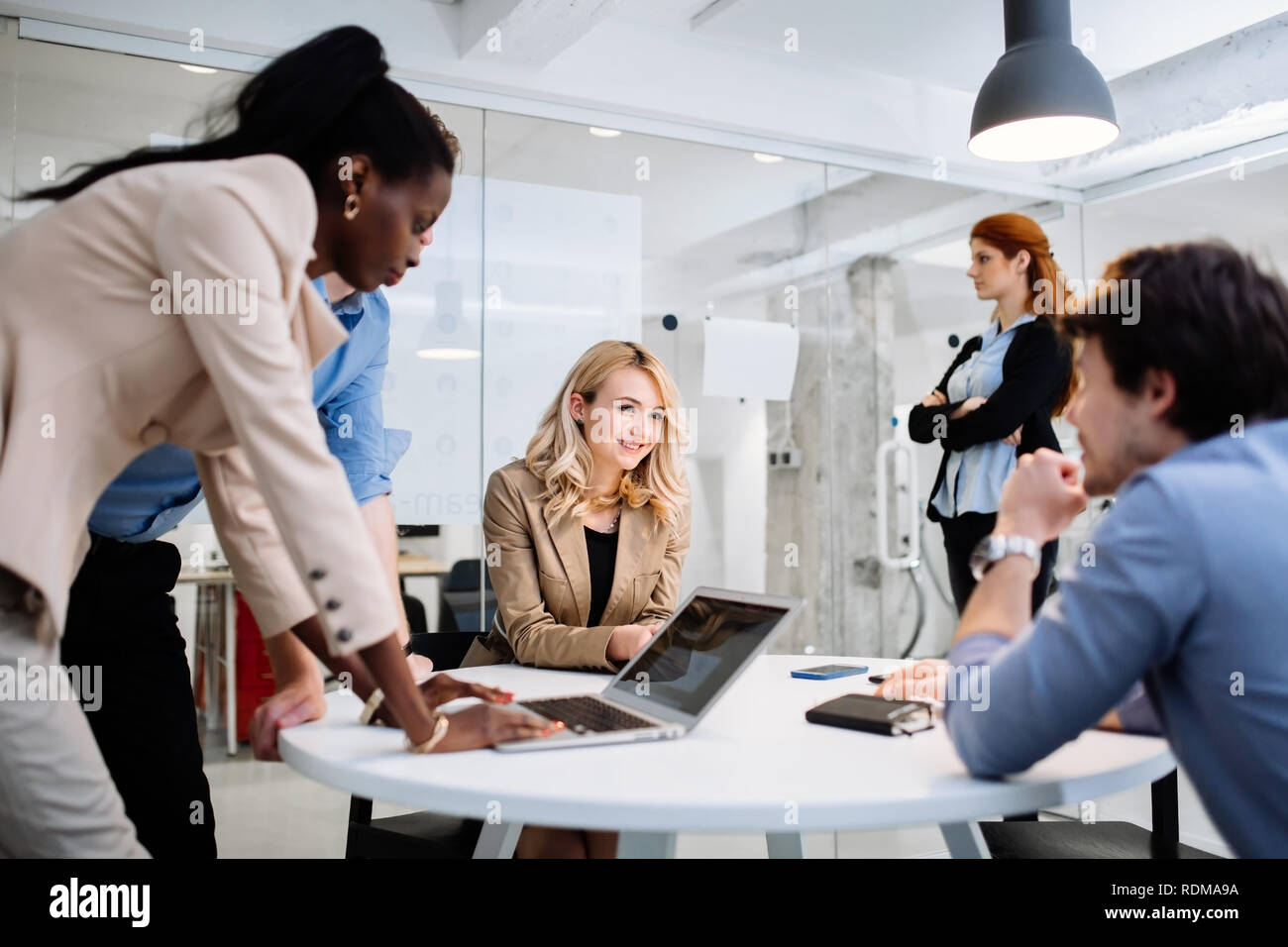 Kreative Geschäftsleute Brainstorming Stockfoto